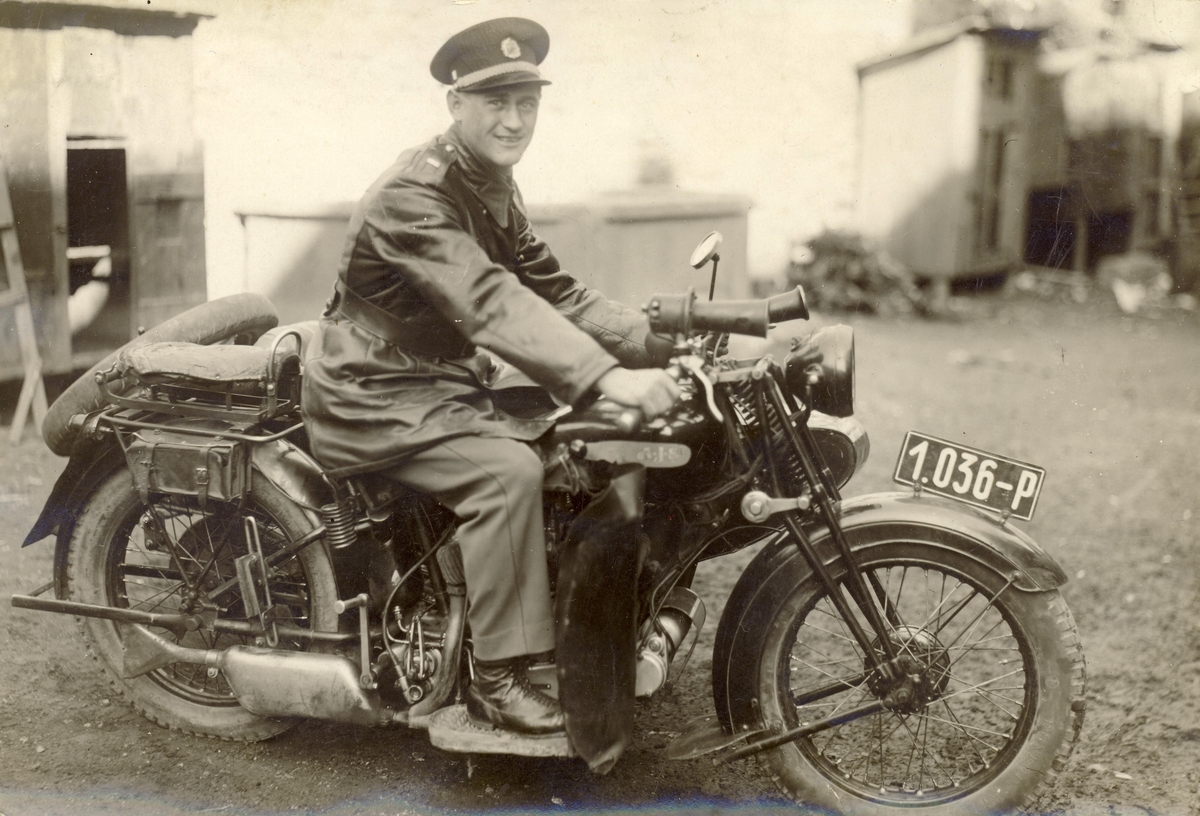 tbn strmistr Jan Manoch na motocyklu